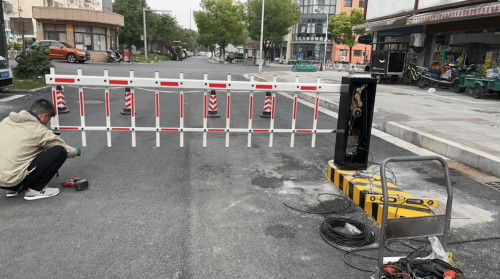 BG02 Automated Boom Barrier Gate | Intelligent Parking System | LED Vehicle Gate Arm | IP54 Protection | 1.5-6s Closing Speed photo review